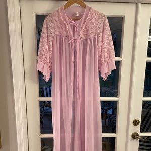 Vintage 70s lilac lace robe